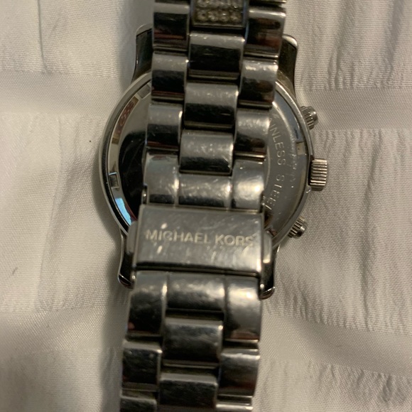 Michael Kors watch silver tone. - Picture 2 of 6